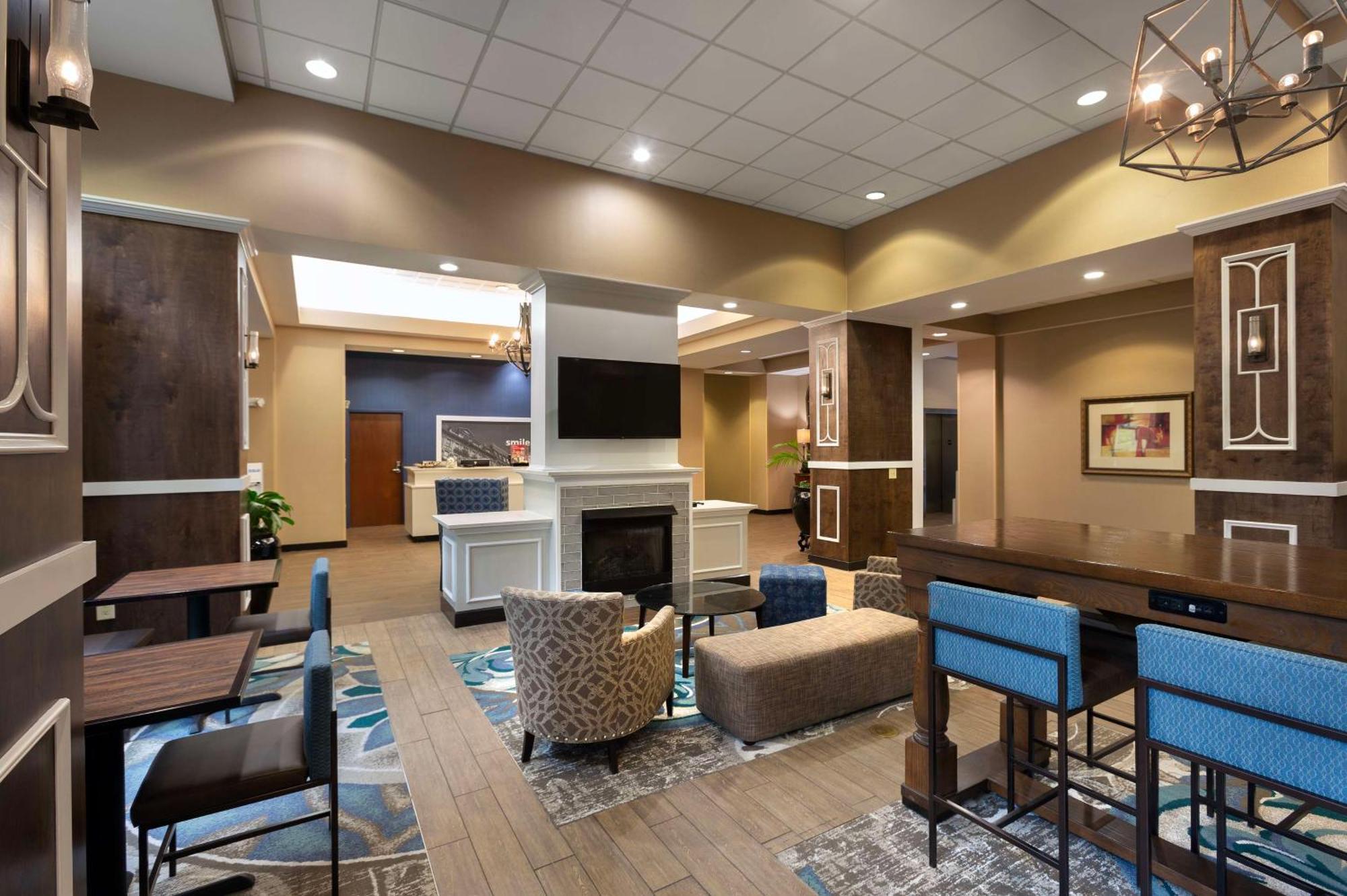 Hampton Inn Belmont At Montcross Bagian luar foto